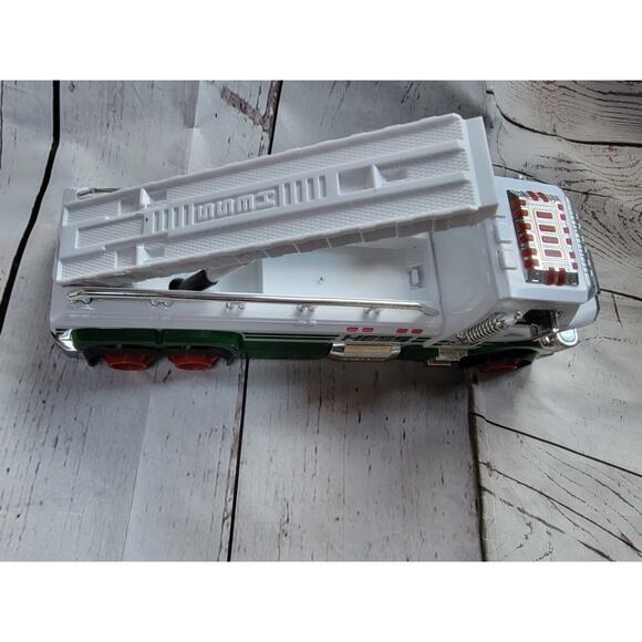 2014 Hess Large Flatbed Truck Gasoline Collectible 13" Vehicle Toy READ - Picture 4 of 8